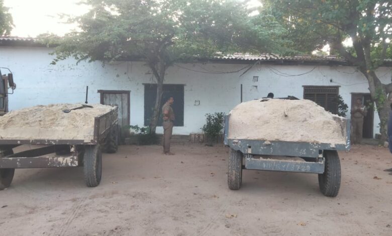 மணல் அகழ்வில் ஈடுபட்ட இரு உழவு இயந்திரங்கள் கைப்பற்றல்!