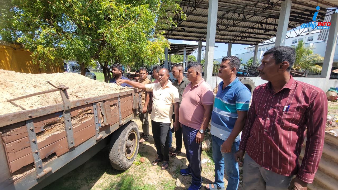 சட்டவிரோத மணல் அகழ்வில் ஈடுபட்ட இருவர் கைது – இரு உழவு இந்திரங்கள் கைப்பற்றல்!