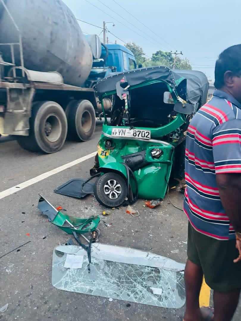 ரச பேருந்துடன் மோதி ஆட்டோ விபத்து!