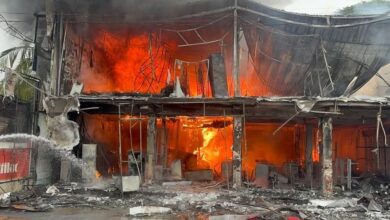 வவுனியாவில் உள்ள சிங்கர் காட்சியகத்தில் ஏற்பட்ட தீ விபத்து – புகை சூழ்ந்த கட்டிடம்