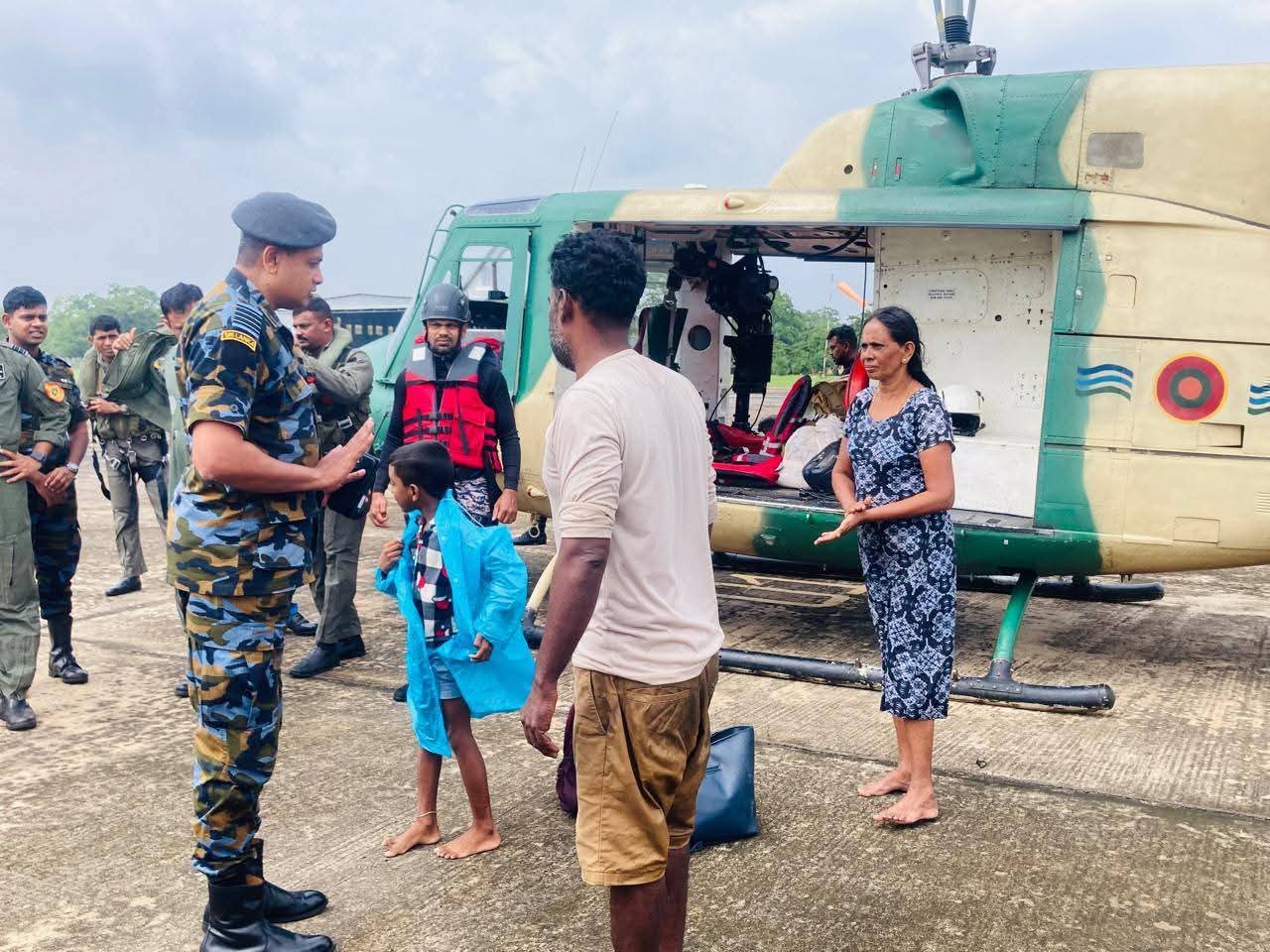 அனர்த்த உதவியில் ஈடுபட்ட ஹெலிகொப்டர் விபத்து