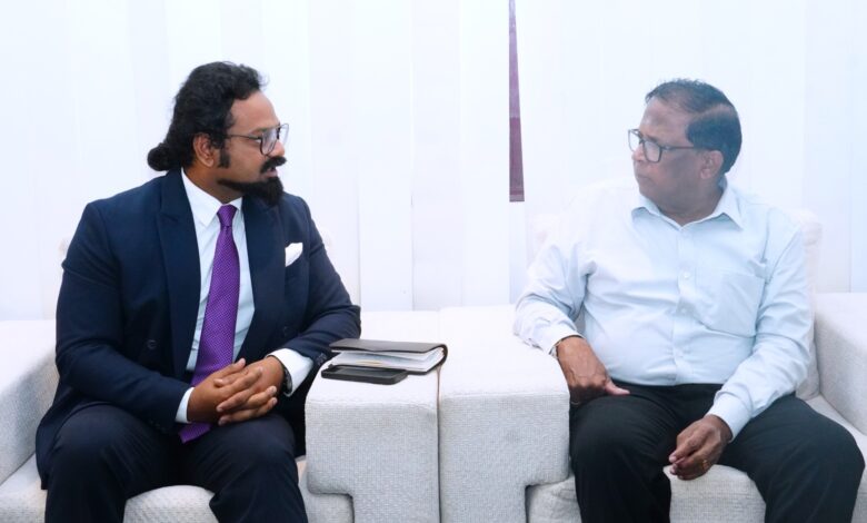 வடக்கு மாகாண ஆளுநரை சந்திக்கும் இந்திய துணைத்தூதுவரின் சந்திப்பு நிகழ்வு படம்