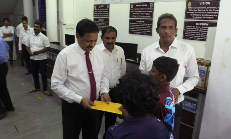 யாழ்.பழைய பூங்காவில் உள்ளக விளையாட்டரங்கு தேவை: போராட்டத்தில் ஈடுபட்ட விளையாட்டு ஆர்வலர்கள்!