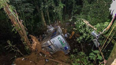 கொலம்பியாவில் பேருந்து பள்ளத்தாக்கில் வீழ்ந்ததில் 17 பேர் பலி!