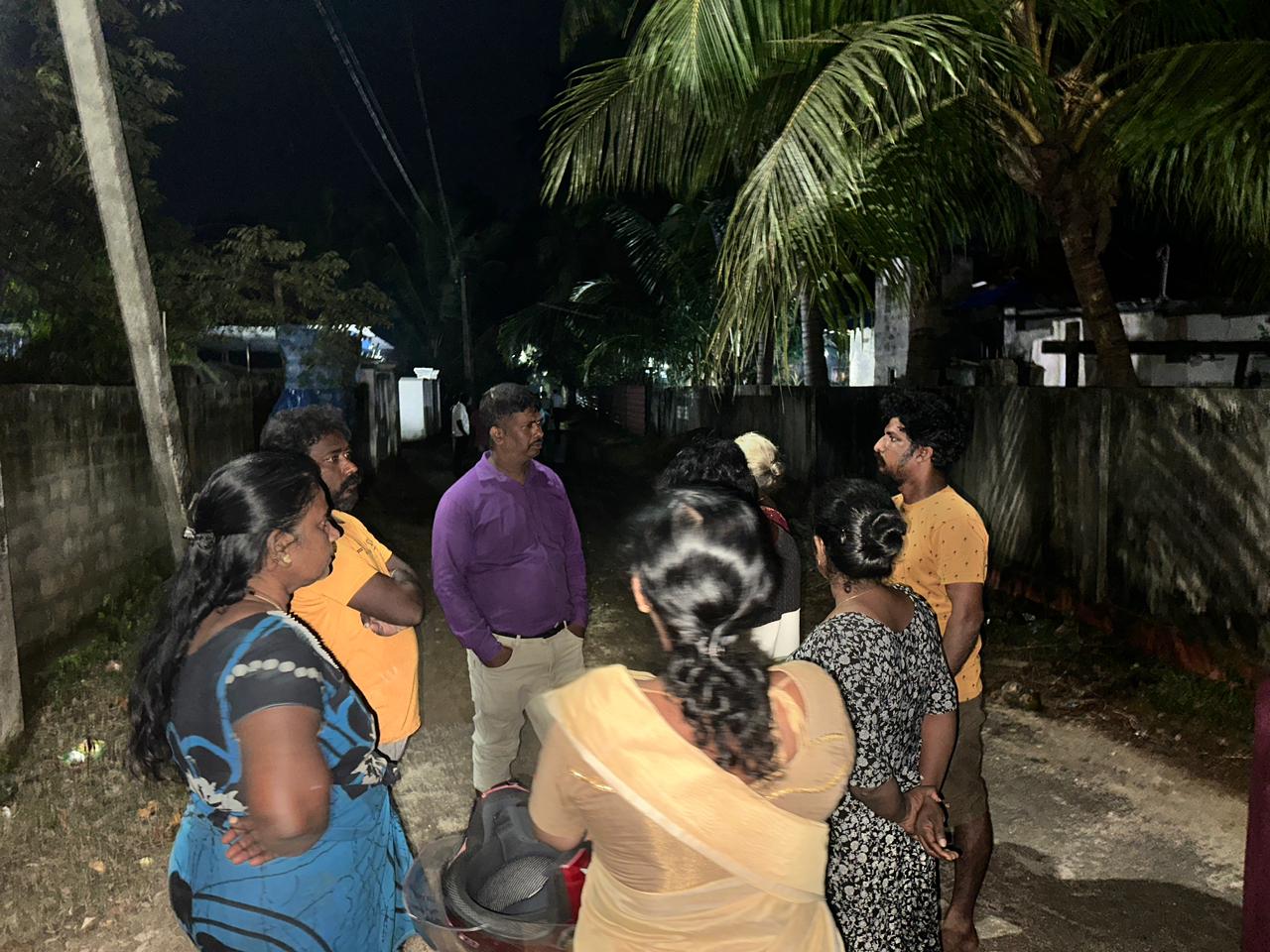 கொடிகாமம் ஆத்தியடி வீதி மக்கள் இடைத்தங்கல் முகாமில் போராட்டத்தில்!