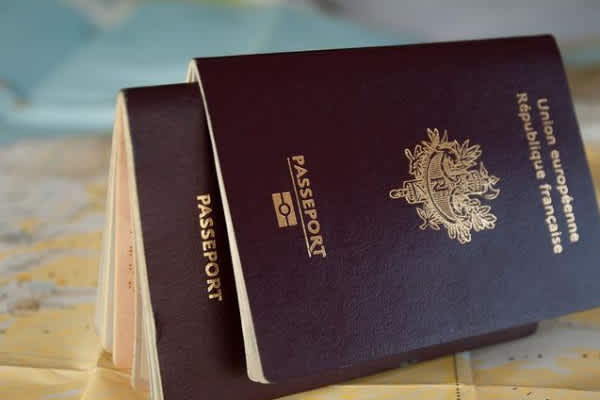 பிரான்ஸில் நிரந்தர குடியுரிமைக்கு புதிய சட்டம்!