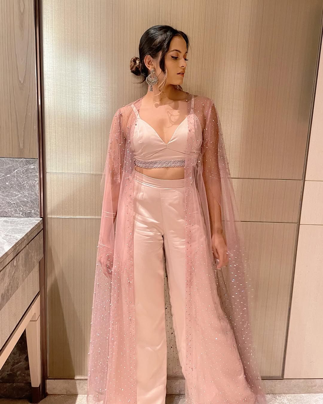 நடனதுறையில் மிளிரும் டெனாதி புஸ்ஸேகொட!