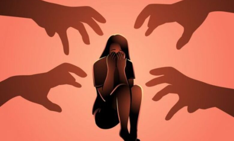 பெண்ணின் கருப்பையில் இருந்த கண்ணாடிப் போத்தல்கள்!