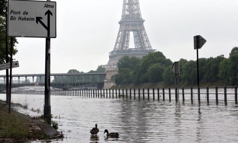 சென் நதி பெருக்கெடுப்பு -பரிசில் பல வீதிகள் மூடல்!