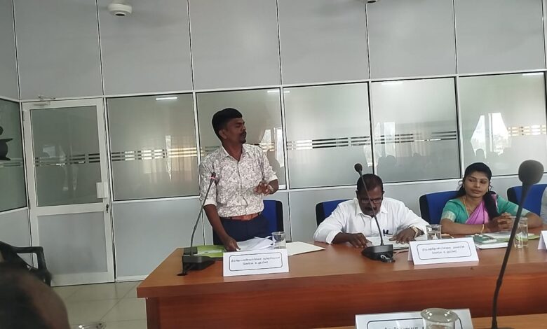 இராணுவ உணவகங்களில் பொதுமக்களுக்கு வியாபாரம் செய்வதை முற்றாக தடைசெய்ய பருத்தித்துறை பிரதேச சபையில் தீர்மானம் நிறைவேற்றப்பட்டுள்ளது.