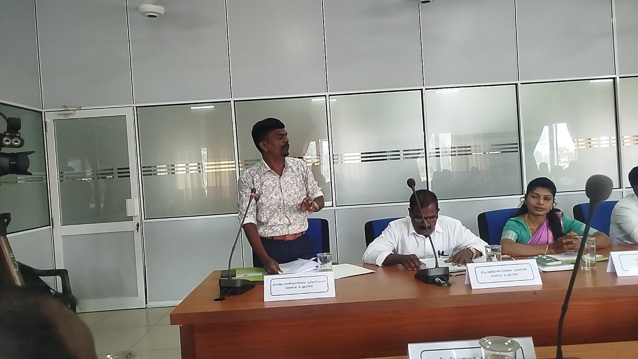 இராணுவ உணவகங்களில் பொதுமக்களுக்கு வியாபாரம் செய்வதை முற்றாக தடைசெய்ய பருத்தித்துறை பிரதேச சபையில் தீர்மானம் நிறைவேற்றப்பட்டுள்ளது.