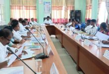 இராணுவ உணவகங்களில் பொதுமக்களுக்கு வியாபாரம் செய்வதை முற்றாக தடைசெய்ய பருத்தித்துறை பிரதேச சபையில் தீர்மானம் நிறைவேற்றப்பட்டுள்ளது.