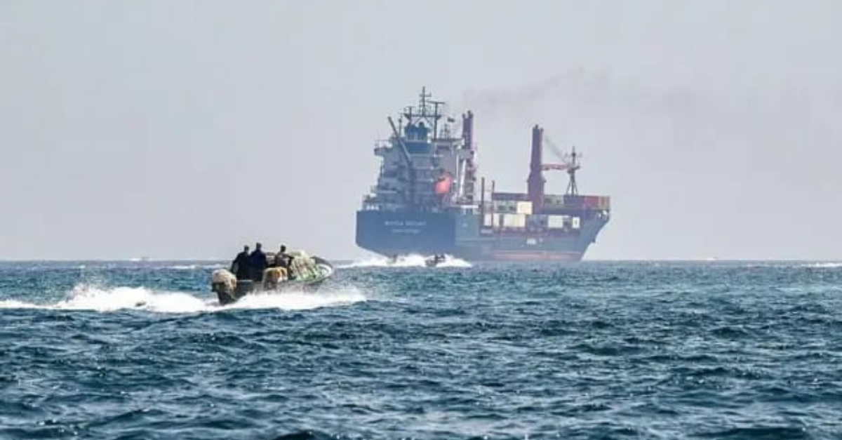 ஹோர்முஸ் நீரிணை போக்குவரத்தை வழமைக்கு கொண்டுவருமாறு ஈரானிடம் வலியுறுத்தியது சீனா!