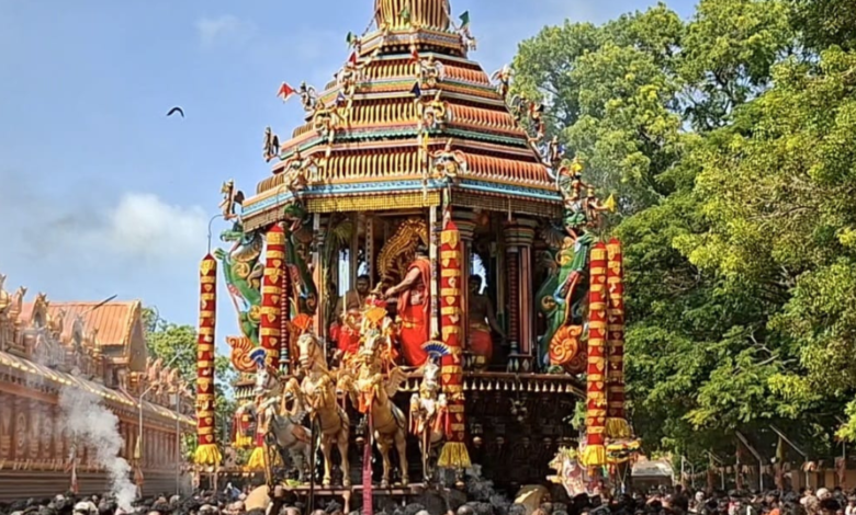 நயினாதீவு நாகபூசணி அம்மன் ஆலய தேர் திருவிழா நேற்று (28) சிறப்பாக இடம்பெற்றது.