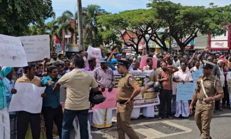 நெல்லுக்கு நிர்ணய விலைகோரி மட்டக்களப்பில் விவசாயிகள் போராட்டம்!