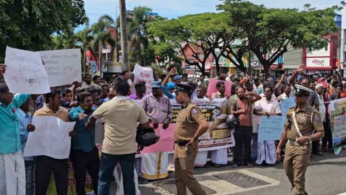 நெல்லுக்கு நிர்ணய விலைகோரி மட்டக்களப்பில் விவசாயிகள் போராட்டம்!