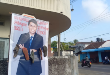 அருச்சுனா எம்.பியின் பதாகைக்கு செருப்பு மாலை!