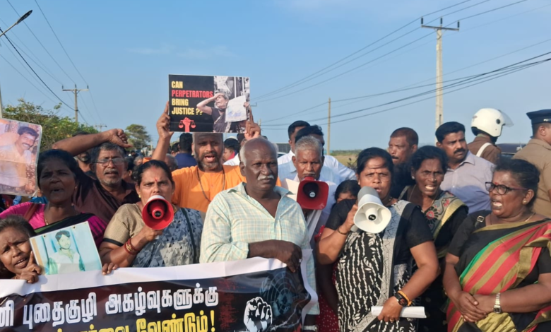 செம்மணி புதைகுழியைப் பார்வையிட்ட நீதி அமைச்சர்: இதன்போது காணாமற்போனவர்களின் உறவுகள் போராட்டம்: இன்றும் மூன்று என்பவை கூடுகள் அகழ்தெடுப்பு!