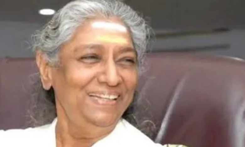 பிரபல பின்னணிப் பாடகி ஜானகியின் உடல் மக்கள் அஞ்சலிக்காக!