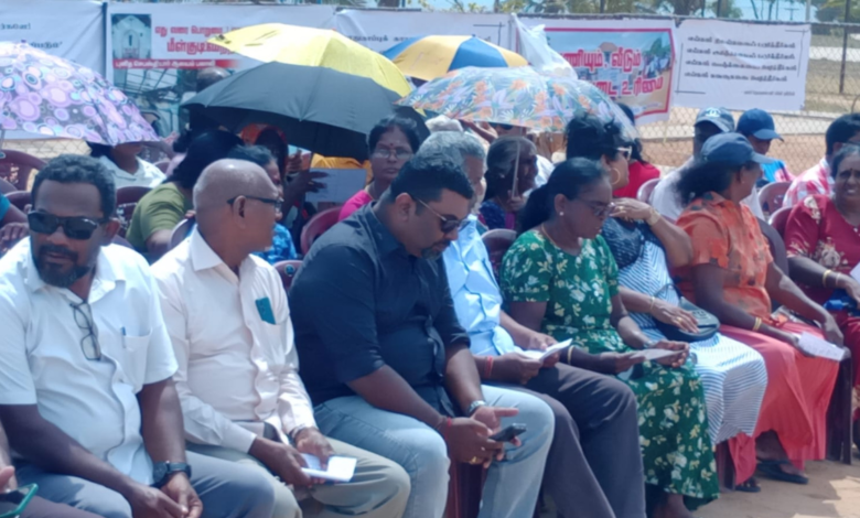 பலாலி மக்கள் காணிகளை விடுவிக்ககோரி 4 ஆவது ஞாயிறாகவும் போராட்டம்!