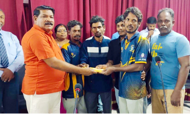 கடல் அட்டை உற்பத்தியாளர்கள் 120 பேருக்கான பரிந்துரைக் கடிதங்கள் வழங்கி வைப்பு!