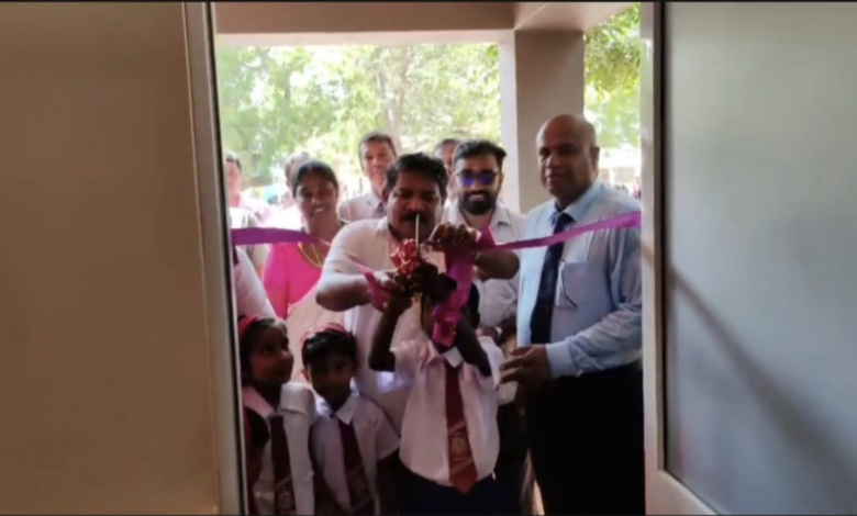 நெடுந்தீவில் பாடசாலை வகுப்பறைக் கட்டடத்தை திறந்து வைத்த அமைச்சர் சந்திரசேகர்!