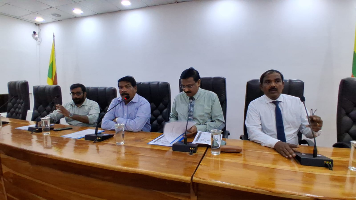 யாழ்.மாவட்ட முஸ்லிம்களின் மீள் குடியேற்ற கூட்டம் யாழ். மாவட்ட செயலகத்தில்!