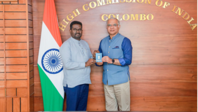 திருத்திய இந்திய வெளிநாட்டு குடியுரிமை அட்டை வழங்கிவைப்பு!திருத்திய இந்திய வெளிநாட்டு குடியுரிமை அட்டை வழங்கிவைப்பு!
