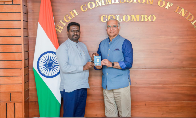 திருத்திய இந்திய வெளிநாட்டு குடியுரிமை அட்டை வழங்கிவைப்பு!திருத்திய இந்திய வெளிநாட்டு குடியுரிமை அட்டை வழங்கிவைப்பு!
