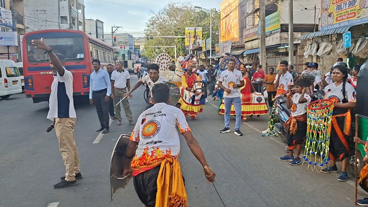வடக்கு மாகாண சுற்றுலா பணியகத்தின் ஏற்பாட்டில் சுற்றுலா, கலாசாரம் மற்றும் உணவு திருவிழா 2026 ஆகிய நிகழ்வுகள் கோலாகலமாக நேற்று (15) ஆரம்பித்து வைக்கப்பட்டன. ய ...