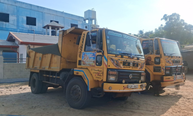 சட்டவிரோத மணலுடன் நிறுத்தாது சென்ற டிப்பர்கள் மீது துப்பாக்கிச்சூடு: இருவர் கைது: இரு டிப்பர்கள் கைப்பற்றல்!